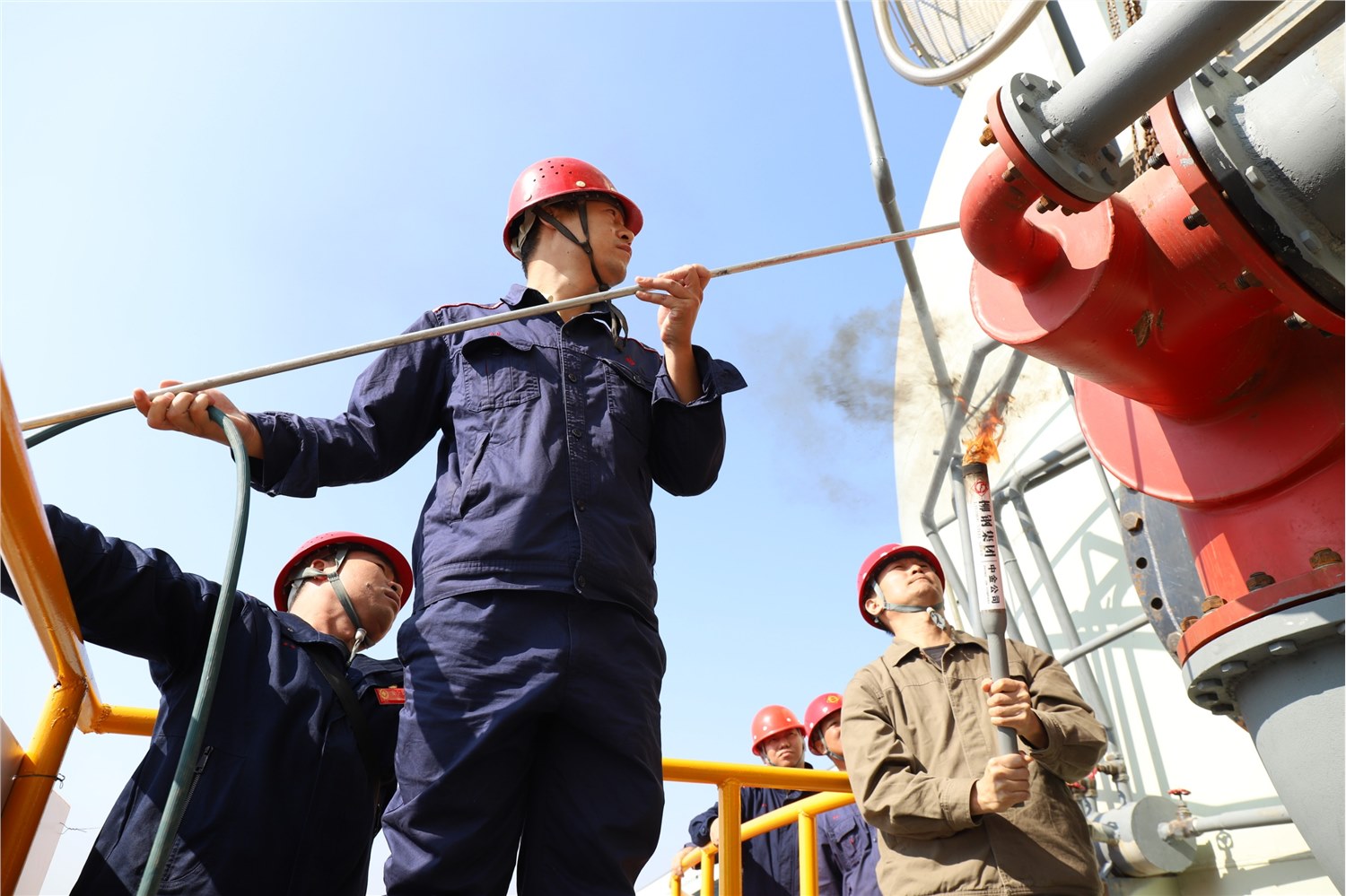 12月3日热风炉点火烘炉成功！